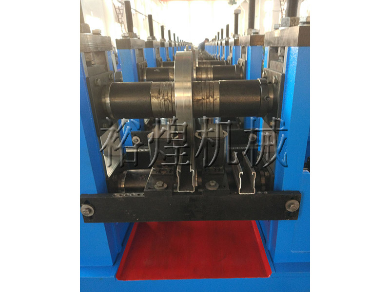 光伏支架設(shè)備成型機